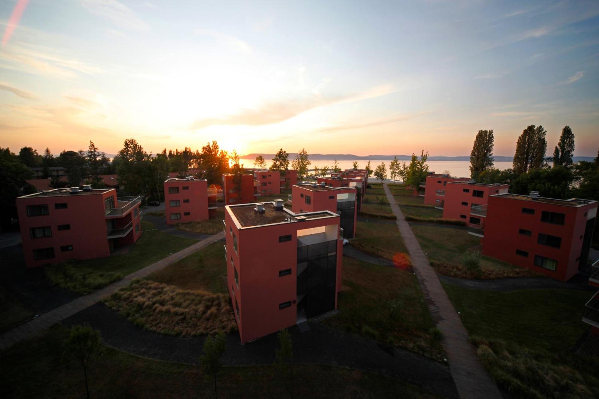 Bavaria Club Apartman Balatonlelle Exterior photo