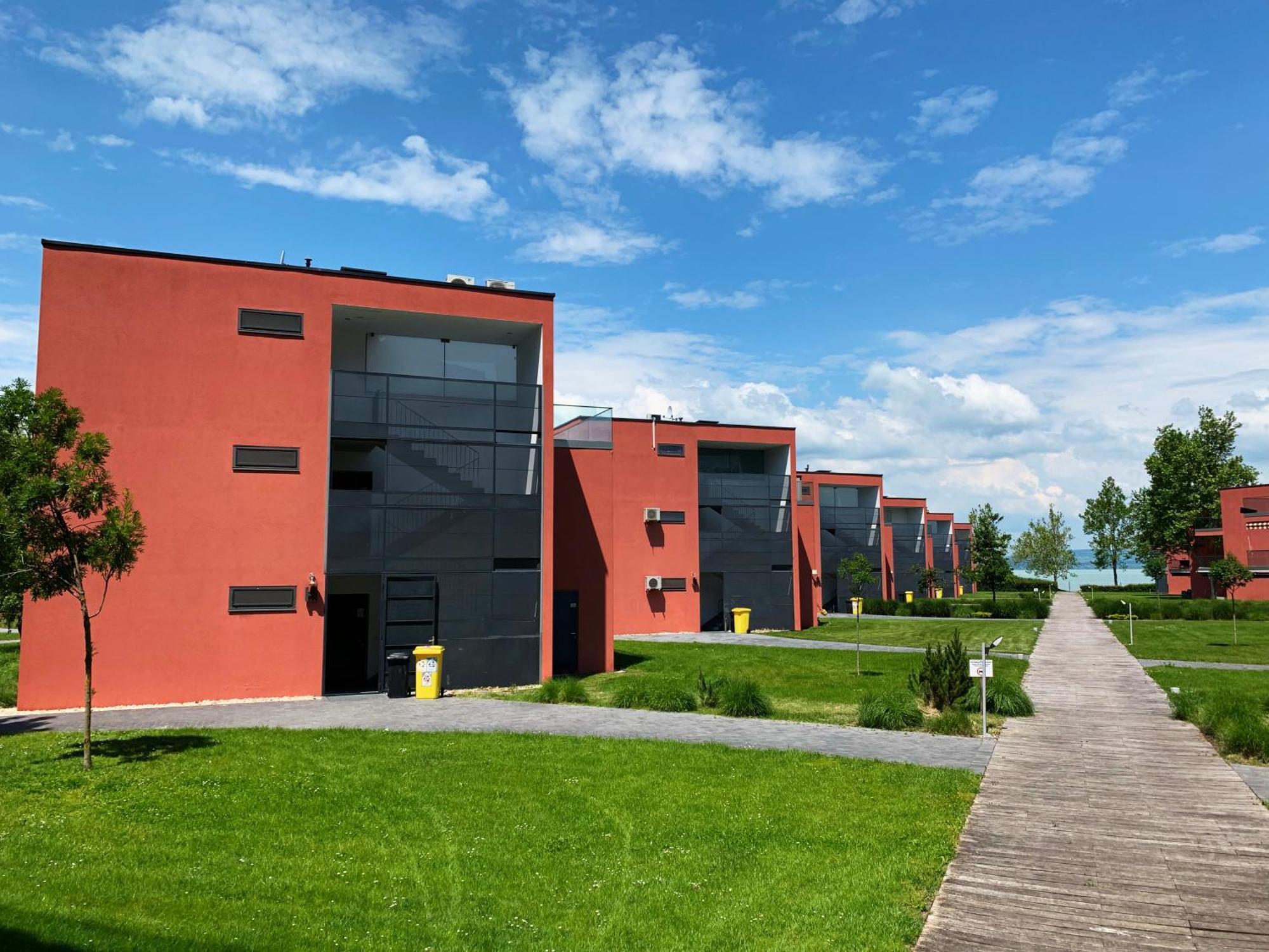 Bavaria Club Apartman Balatonlelle Exterior photo