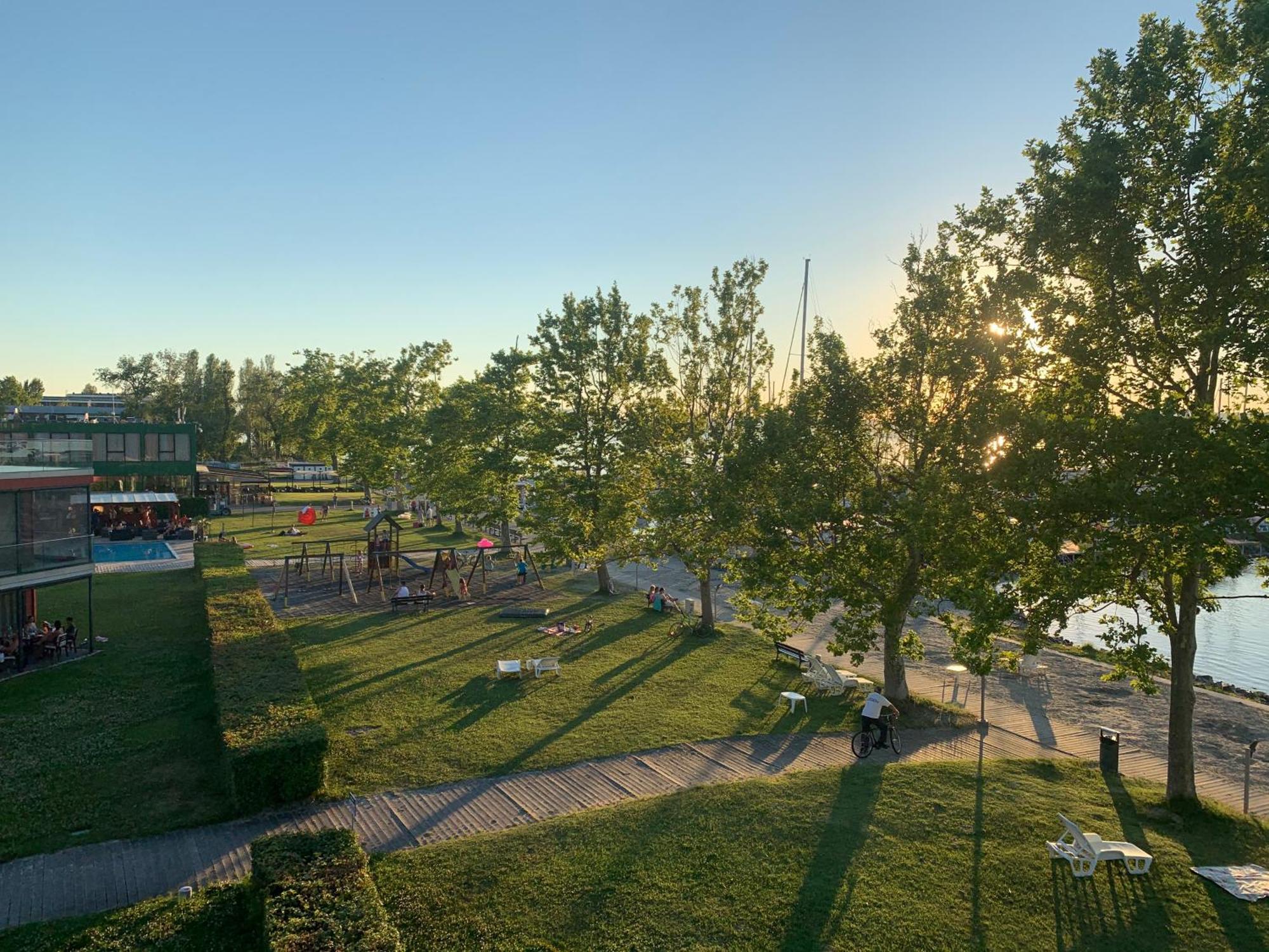 Bavaria Club Apartman Balatonlelle Exterior photo