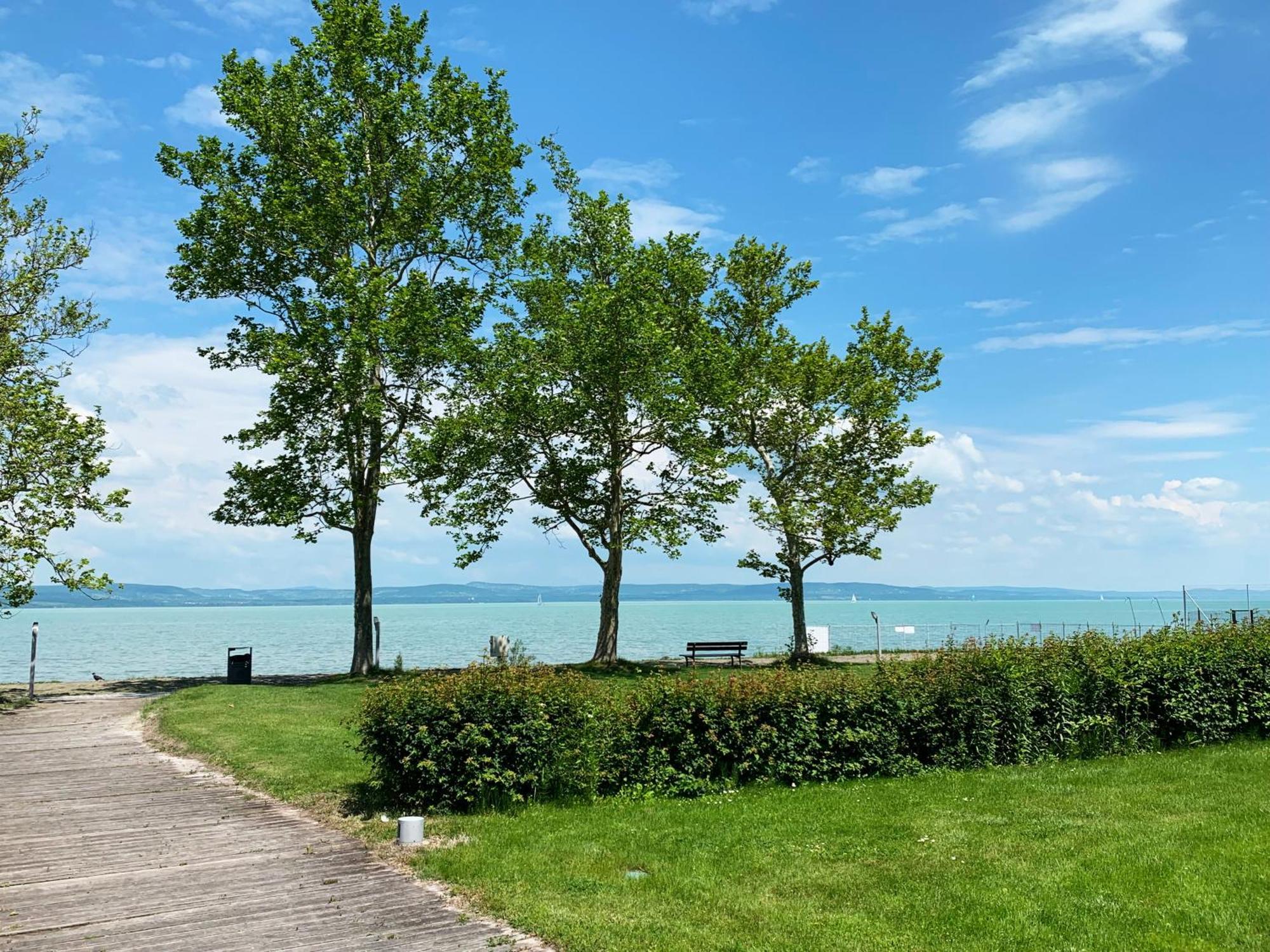Bavaria Club Apartman Balatonlelle Exterior photo