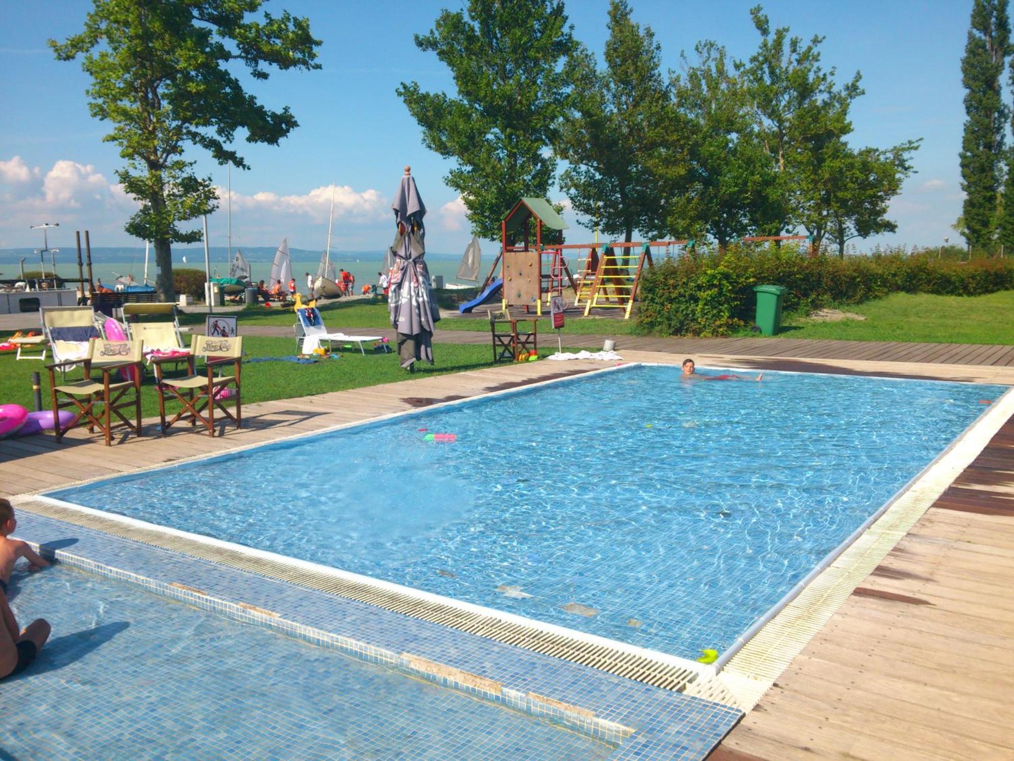 Bavaria Club Apartman Balatonlelle Exterior photo