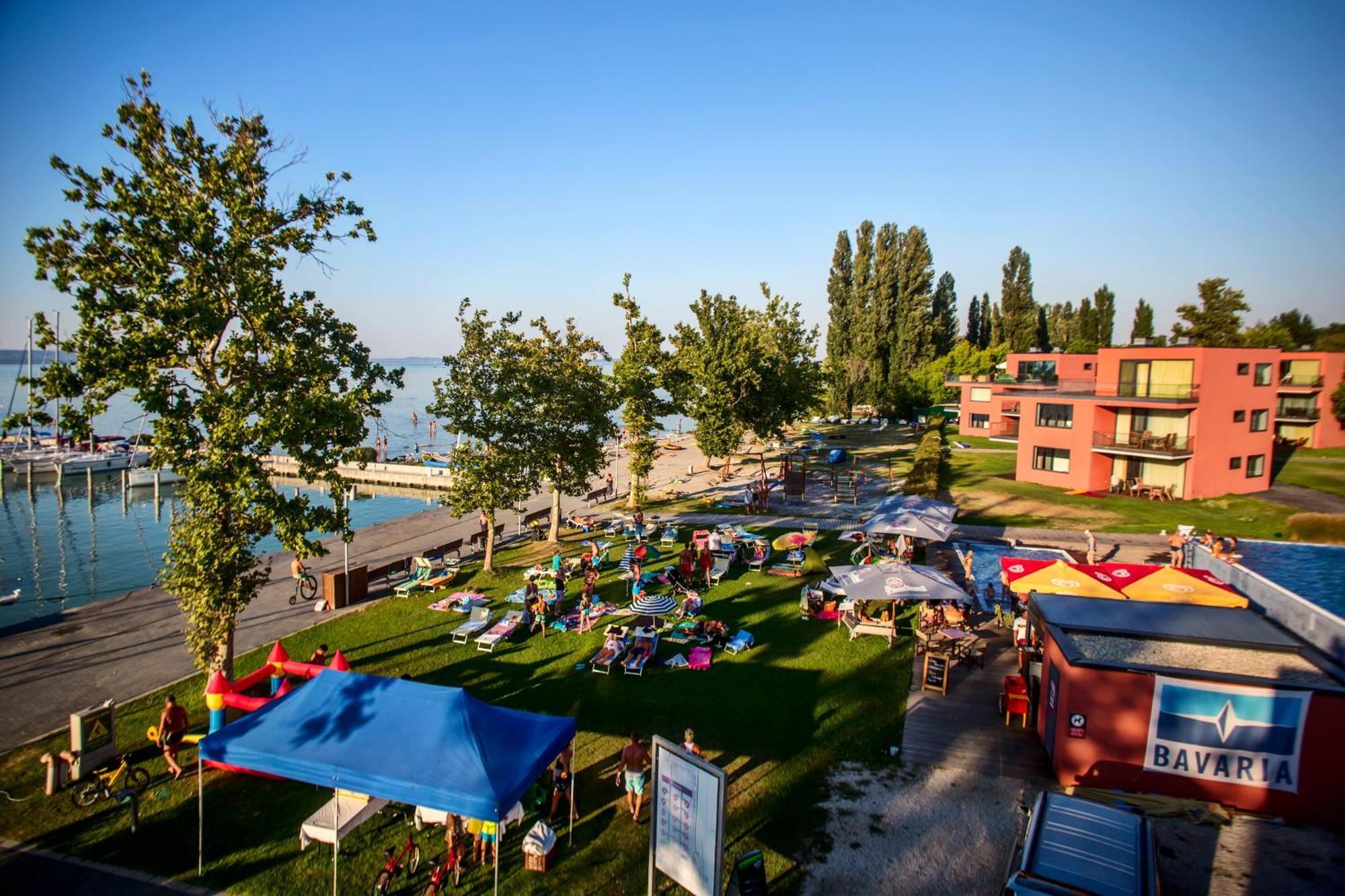 Bavaria Club Apartman Balatonlelle Exterior photo