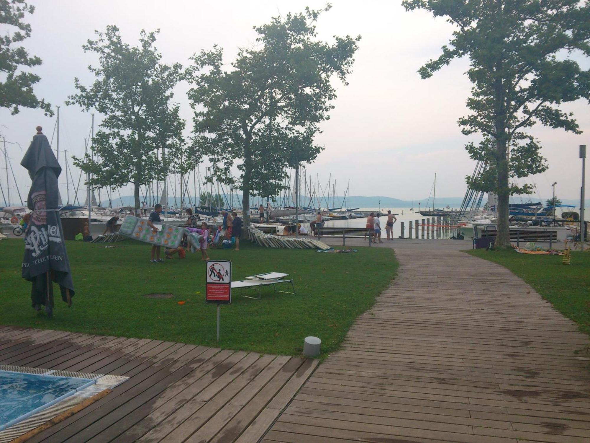 Bavaria Club Apartman Balatonlelle Exterior photo